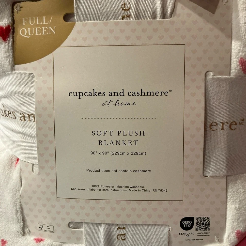 CUPCAKES & CASHMERE Full/Queen Size Reversible Fleece Hearts Valentine Blanket